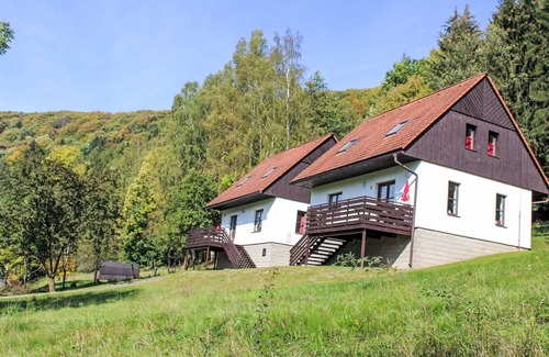 Starkov House | Beautiful private villa with WIFI, pool, TV, patio, pets allowed, panoramic view and parking