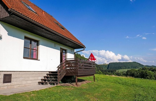 Ceska Metuje House | Beautiful private villa with pool, WIFI, TV, patio, pets allowed, panoramic view and parking