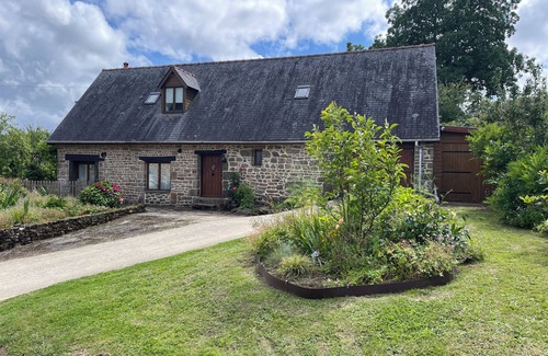 Montjoie-Saint-Martin House | Beautiful 3 bedroom barn conversion in a rural hamlet near Saint James Normandy