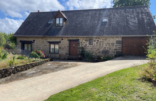 Montjoie-Saint-Martin House | Beautiful 3 bedroom barn conversion in a rural hamlet near Saint James Normandy