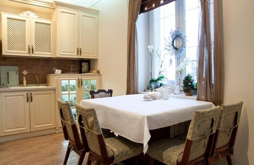 Yavory Apartment | Beautiful 3-Room Flat in Lychakivskyi District