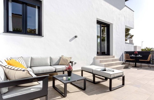 Distrito Norte Sierra Apartment | Beautiful 1 bd with terrace, pool and parking. Arruzafa III