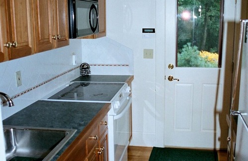 Bread Loaf Apartment | Beautiful 1 BDRM Overlooking Bread Loaf Campus- Available School of nEnglish!