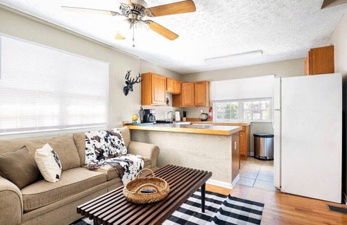 Italian Village Apartment | Beautiful 1 Bedroom Steps From The Short North