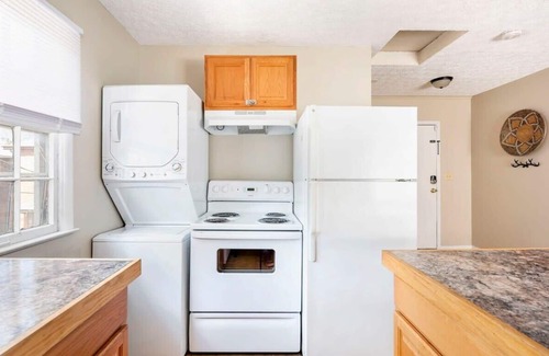 Italian Village Apartment | Beautiful 1 Bedroom Steps From The Short North