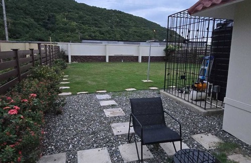 Portmore Villa | Beautiful 1-bedroom villa, kitchen, dining room, AC, WiFi, Pool, Beach access