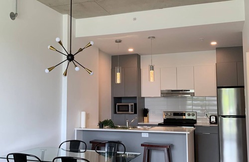 Saint-Laurent Condo | Beautiful 1 br new condo with indoor pool and gym
