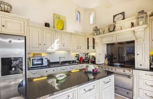 Theoule-sur-Mer Villa | Beautiful 12ppl villa with A/C Pool, Sauna, gated parking.