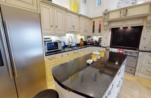 Theoule-sur-Mer Villa | Beautiful 12ppl villa with A/C Pool, Sauna, gated parking.