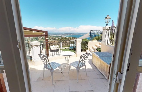 Theoule-sur-Mer Villa | Beautiful 12ppl villa with A/C Pool, Sauna, gated parking.