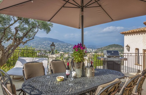 Theoule-sur-Mer Villa | Beautiful 12ppl villa with A/C Pool, Sauna, gated parking.