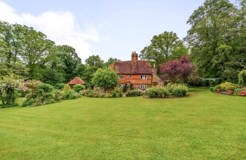 Petworth House | Beautiful 16th century house in national park 1 hr from London with small pool