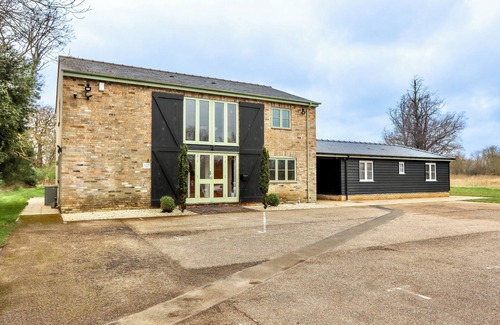 Bury St Edmunds House | Beautiful 18 person barn set in a quite and tranquillity area