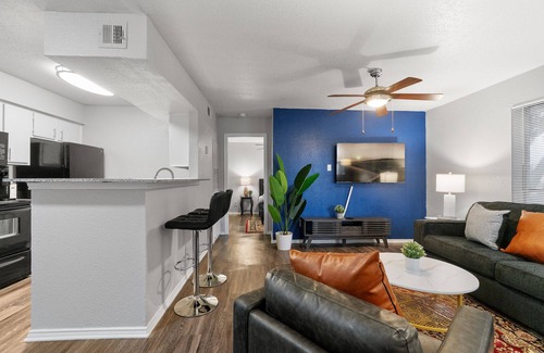 University Hills and Windsor Park Apartment | Beautiful 1BD/1BA in University Hills 7843