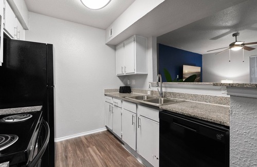 University Hills and Windsor Park Apartment | Beautiful 1BD/1BA in University Hills 7843