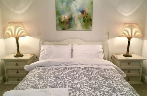 St Aubin Apartment | Beautiful 1br In Historic St Aubin House
