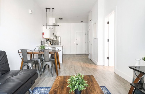 Elizabeth Apartment | Beautiful 1BR Next to Airport 6391