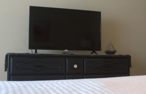Umstead Apartment | Beautiful 1br w/ gym and pool access