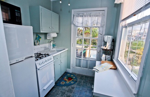 Ocean Grove House | 😎 BEAUTIFUL 1ST FLOOR SUITE - Private Entrance - SLEEPS 4