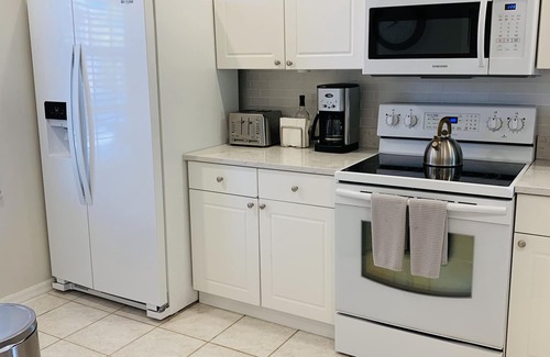 Bonita Shores Condo | Beautiful 2/2 condo within a 5 min drive to Bonita & Barefoot Beach.