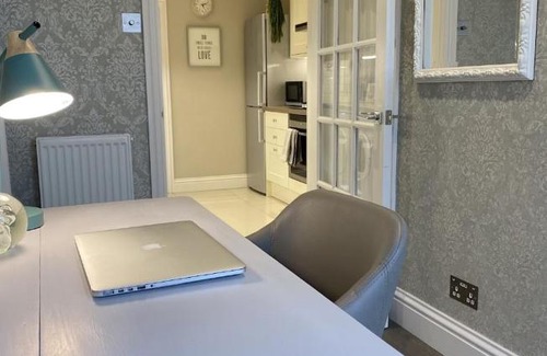 Lingfield Apartment | Beautiful 2-Bed Apartment in Lingfield