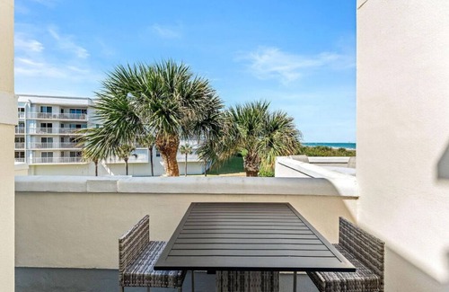 Cape Caneveral Beach Gardens Condo | Beautiful 2 Bedroom, 2 Bathroom Condo in Royal Mansions With Launch & Ocean Views!