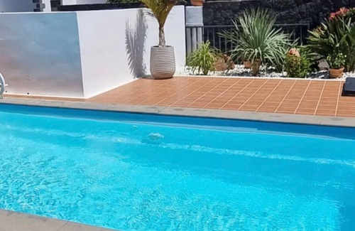 Playa Blanca Villa | Beautiful 2 bed villa with private pool in Parque Del Rey close to harbour