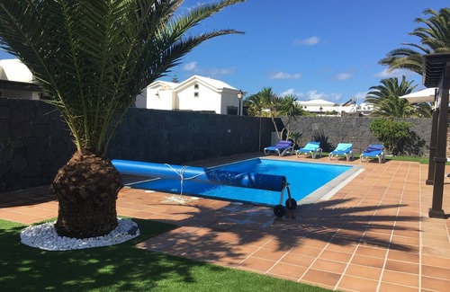 Montana Roja Villa | Beautiful 2 Bed Villa in the Faro Park area of Playa Blanca with Tourist Licence