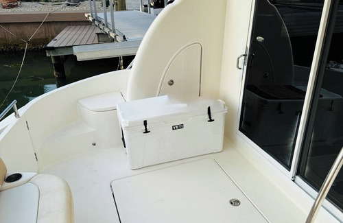 St. Pete Beach Boat Rental | Beautiful 2-bedroom boat 400 steps from St. Pete Beach - WiFi, AC 30min to TPA