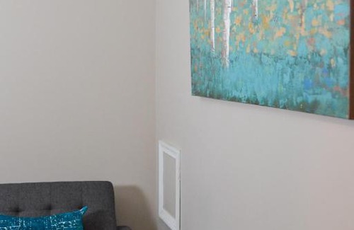 Garden Court Apartment | Beautiful 2 bedroom apartment with patio and deck