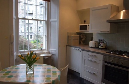 New Town Apartment | Beautiful 2 Bedroom Apartment in Historic Central Edinburgh
