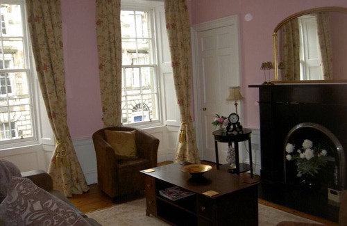New Town Apartment | Beautiful 2 Bedroom Apartment in Historic Central Edinburgh