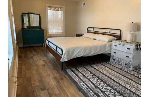Town of Kirkland Apartment | Beautiful 2 bedroom apartment, minutes from Hamilton College