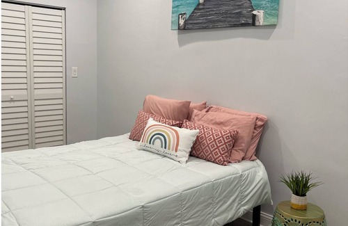 Woodlawn Apartment | Beautiful 2-Bedroom Apt Near University of Chicago