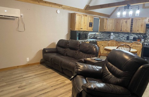 Florien Cabin | Beautiful 2 Bedroom Cabin with a lake view. Pets welcome