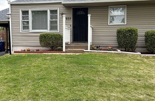 Ferguson House | Beautiful 2-bedroom house in awesome Ferguson .Mo with WiFi