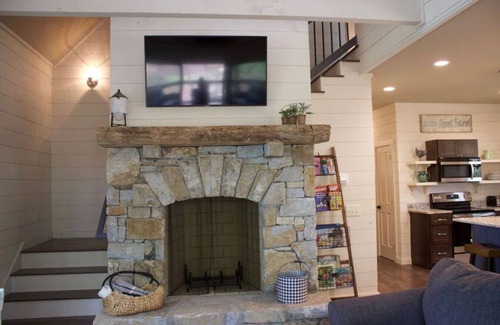 Highlands Cottage | Beautiful 2-bedroom, sleeps 6, modern mountain chic cottage - Cider Sweet