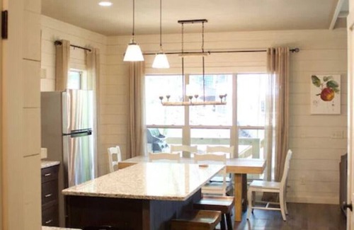 Highlands Cottage | Beautiful 2-bedroom, sleeps 6, modern mountain chic cottage - Cider Sweet