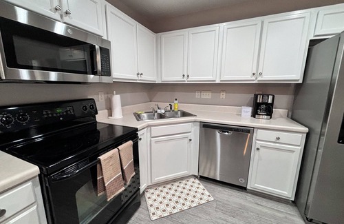 Davis Lake - Eastfield House | Beautiful 2-bedroom townhome in enchanting Charlotte with WiFi and Garage