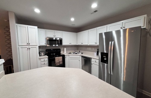 Davis Lake - Eastfield House | Beautiful 2-bedroom townhome in enchanting Charlotte with WiFi and Garage