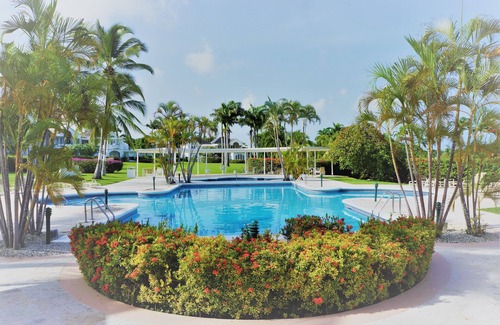 Westmoreland Villa | Beautiful 2 bedroom Villa, with sea views and private communal pool