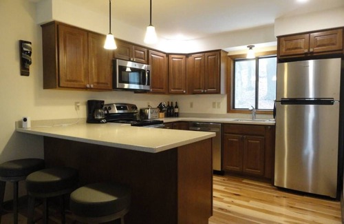 West Hartford House | Beautiful 2-BR 2.5-BA End Unit Townhome at Quechee Lakes