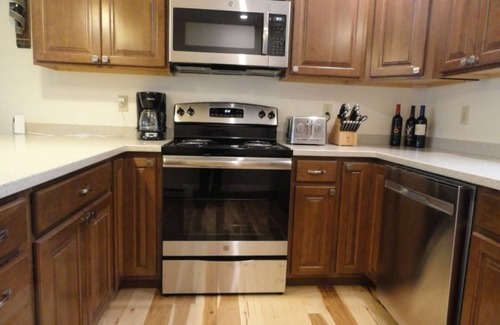 West Hartford House | Beautiful 2-BR 2.5-BA End Unit Townhome at Quechee Lakes