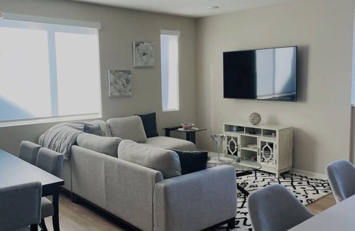 Irvine Business Complex Condo | Beautiful 2 BR/2 BA luxe condo located in prime location near John Wayne airport