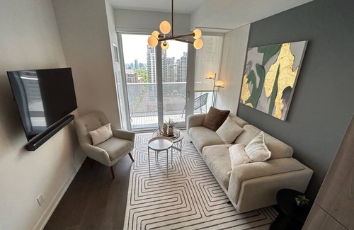 Willowdale Condo | Beautiful 2-Br, 2-Bath Easy Public Transit/Parking