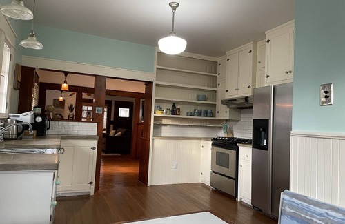 Bloomington House | Beautiful 2 BR Bungalow - 3 Blocks to Campus, Kirkwood & Amenities