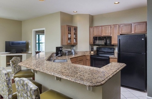 Survey Creek Condo | BEAUTIFUL 2 BR CONDO - POMPANO BEACH FL - 3 POOLS - FREE SHUTTLE TO BEACH