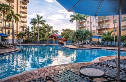 Survey Creek Condo | BEAUTIFUL 2 BR CONDO - POMPANO BEACH FL - 3 POOLS - FREE SHUTTLE TO BEACH