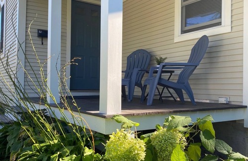 Burlington House | Beautiful 2 BR home, quiet, minutes from downtown