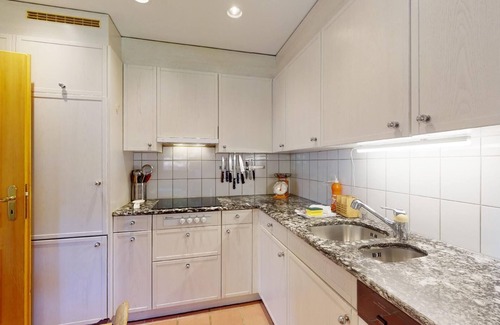 Champfer Apartment | Beautiful 2-room apartment on the raised ground floor with approx.